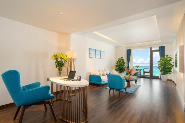 canvas danang beach hotel