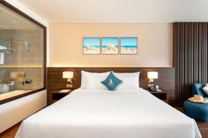 canvas danang beach hotel