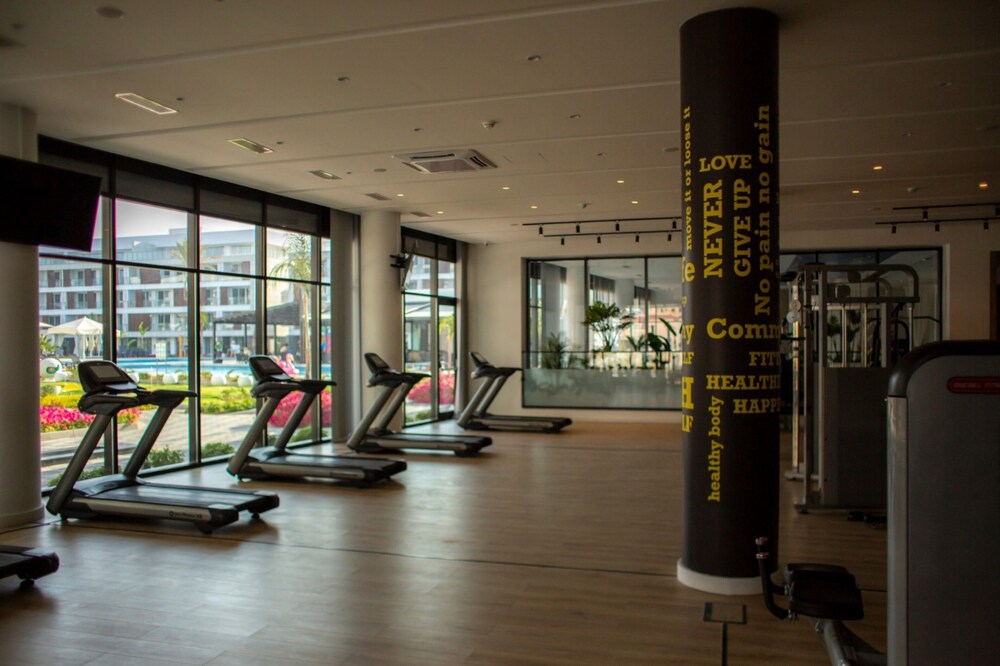 courtyard long beach holiday resort