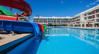 courtyard long beach holiday resort