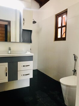 Ravan Tangalle,,3 star