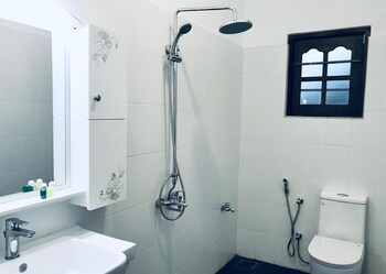 Ravan Tangalle,,3 star