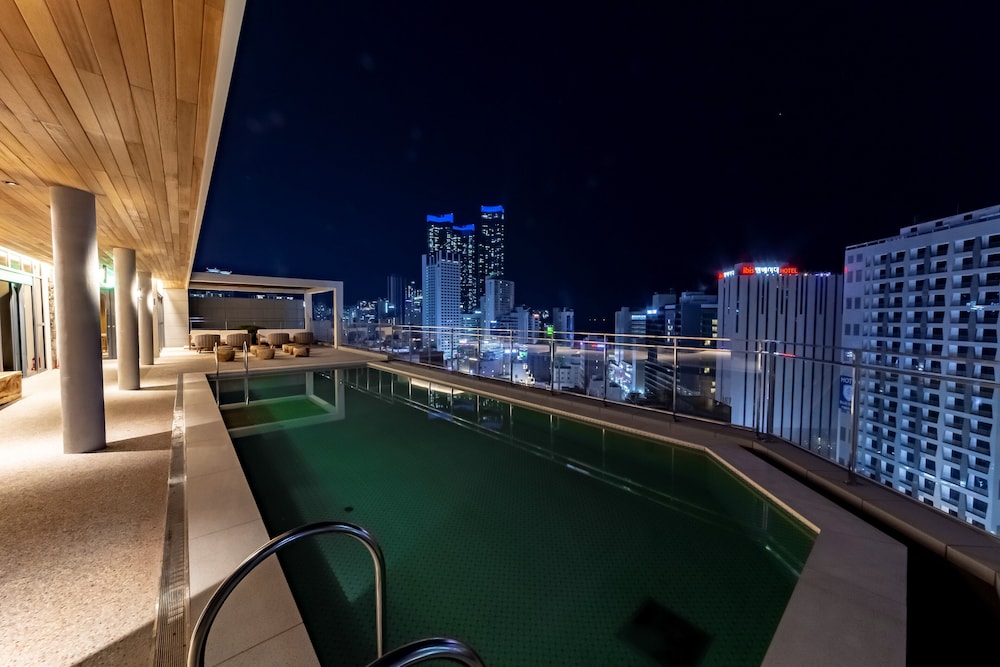 hound hotel signature