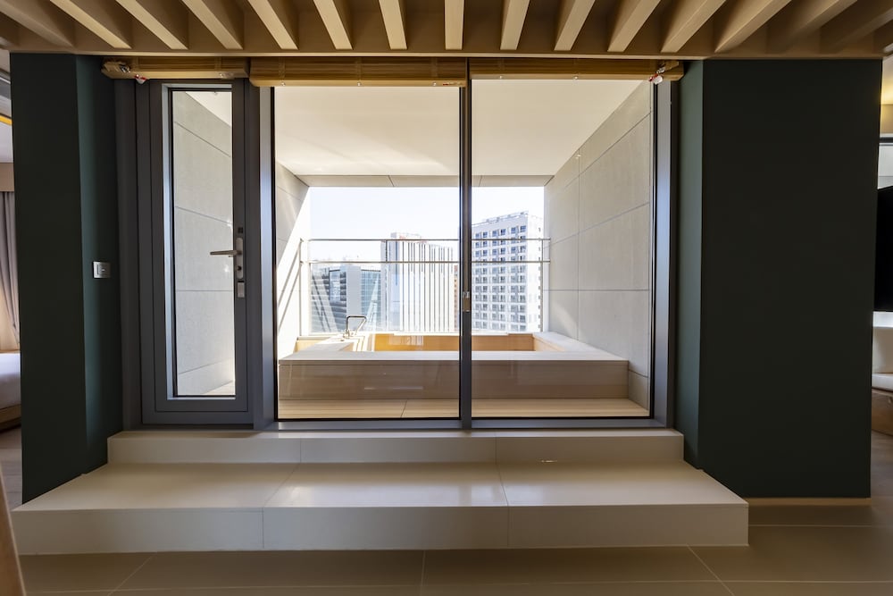 hound hotel signature