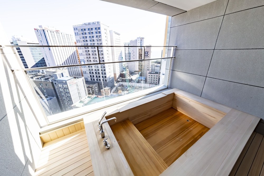 hound hotel signature