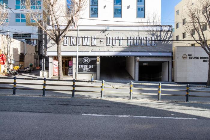 brown dot hotel minam