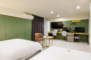 brown dot hotel minam
