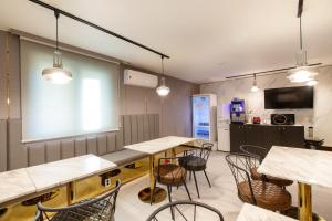 brown dot hotel minam