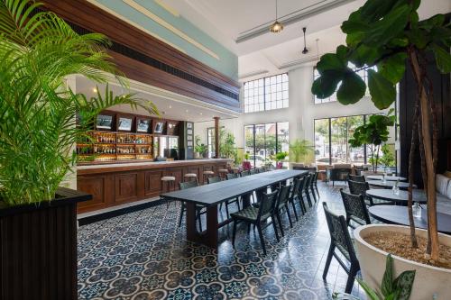 american trade hotel
