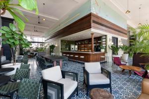 american trade hotel