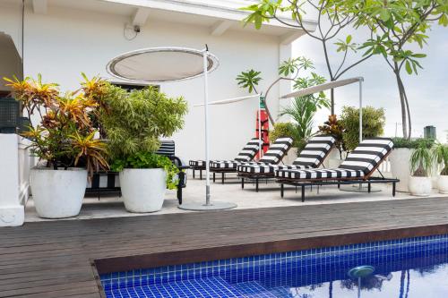 american trade hotel