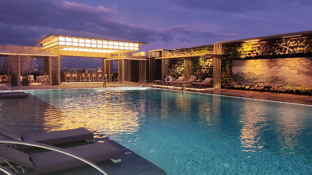 hotel okura manila
