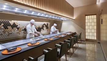 hotel okura manila