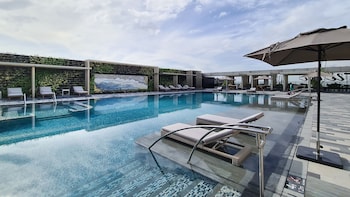 hotel okura manila
