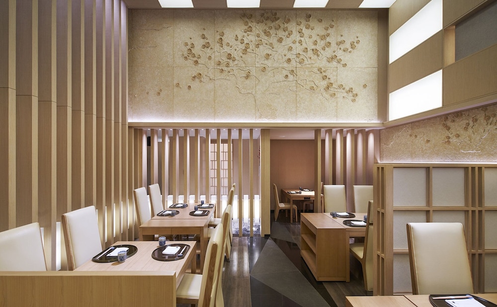 hotel okura manila