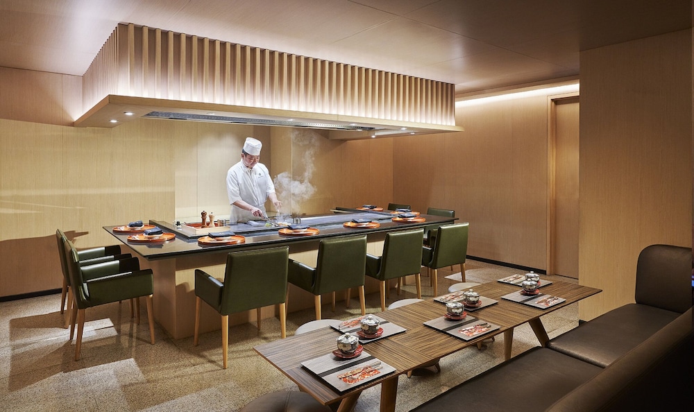 hotel okura manila