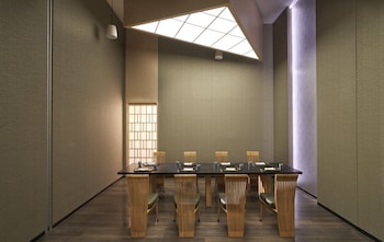 hotel okura manila
