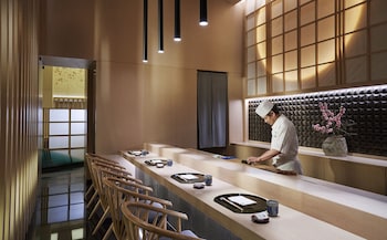 hotel okura manila