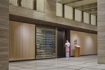hotel okura manila
