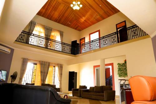 Osaah Bema Lodge,Ejisu>>Antoa,3 star