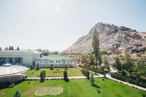 Jannat Resort Osh,Osh Lenin Statue>>Osh,4.5 star