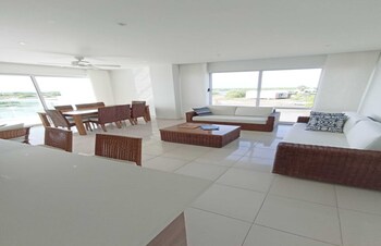 marina puerto velero