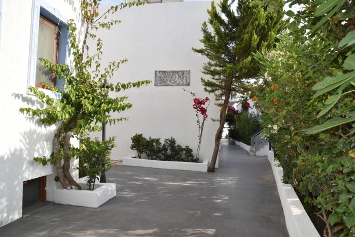 manuela hotel