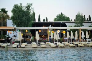 manuela hotel