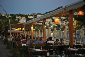 manuela hotel