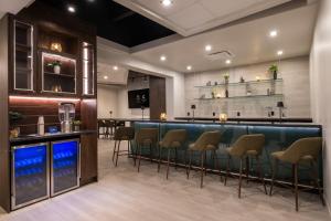 comfort suites kingston central