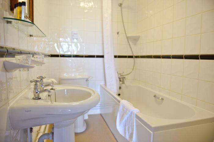 riviera hotel and holiday apartments