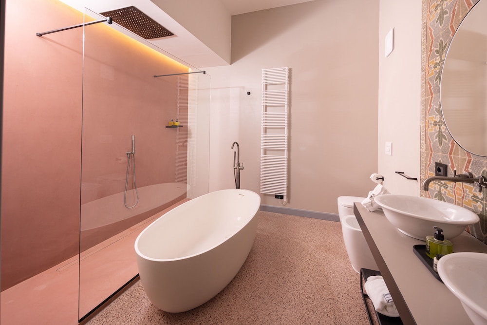 vis urban suites and spa