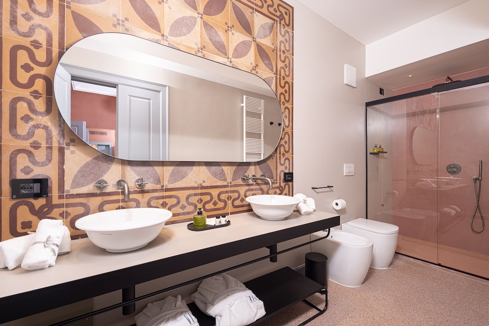 vis urban suites and spa