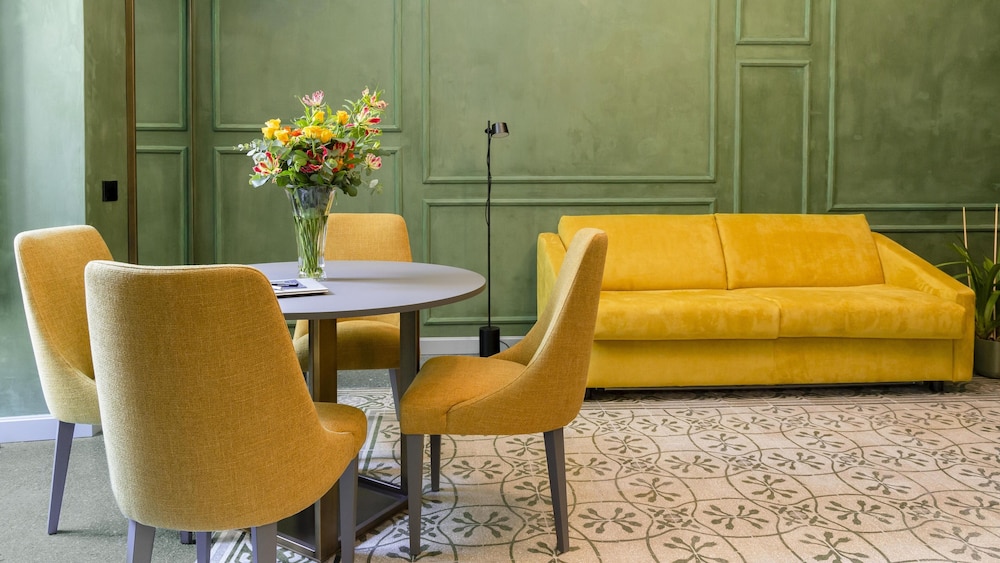 vis urban suites and spa