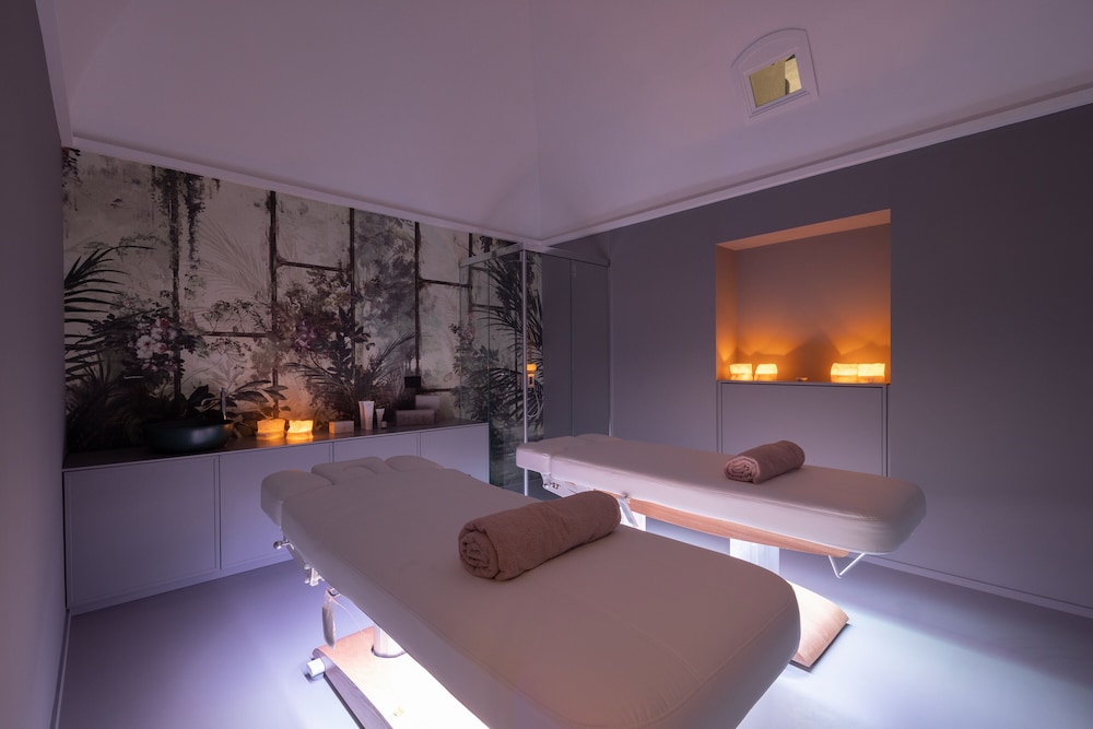 vis urban suites and spa