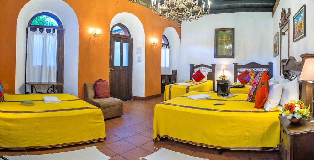 hotel casa antigua