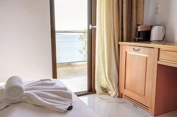 greek pride seafront hotel