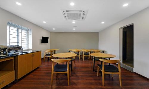 upar hotels thoraipakkam omr