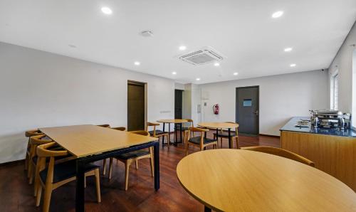 upar hotels thoraipakkam omr