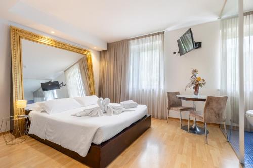 aston hotel