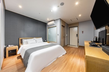 golden business hotel