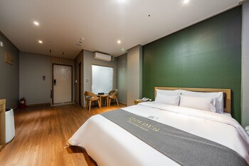 golden business hotel