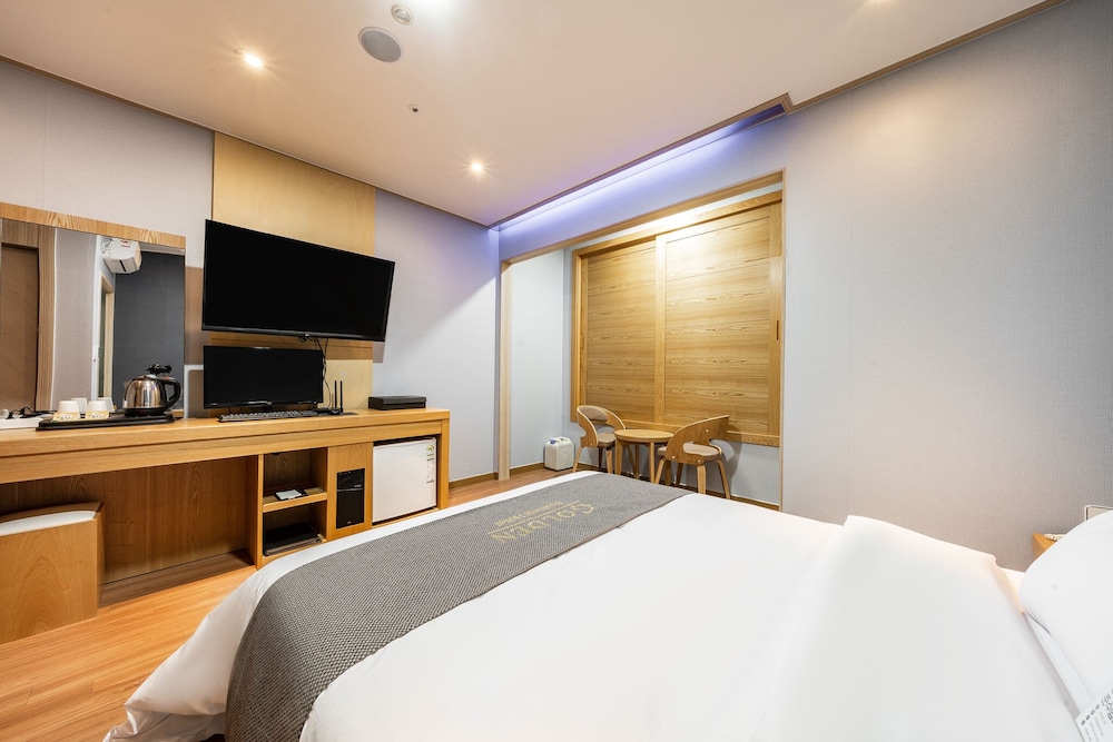 golden business hotel