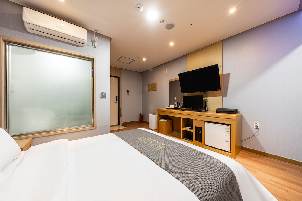 golden business hotel