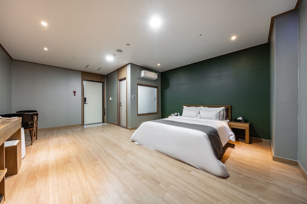 golden business hotel