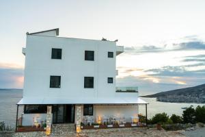 hilltop heaven hotel