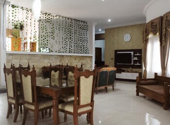 the arsy syariah guest house