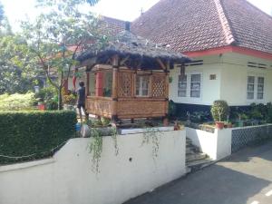 poetri guest house syariah