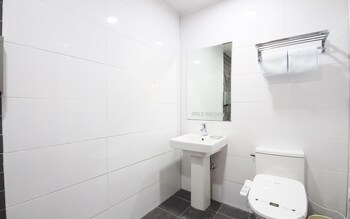 gwangju chungjangro gold brown hotel