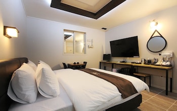 gwangju chungjangro gold brown hotel